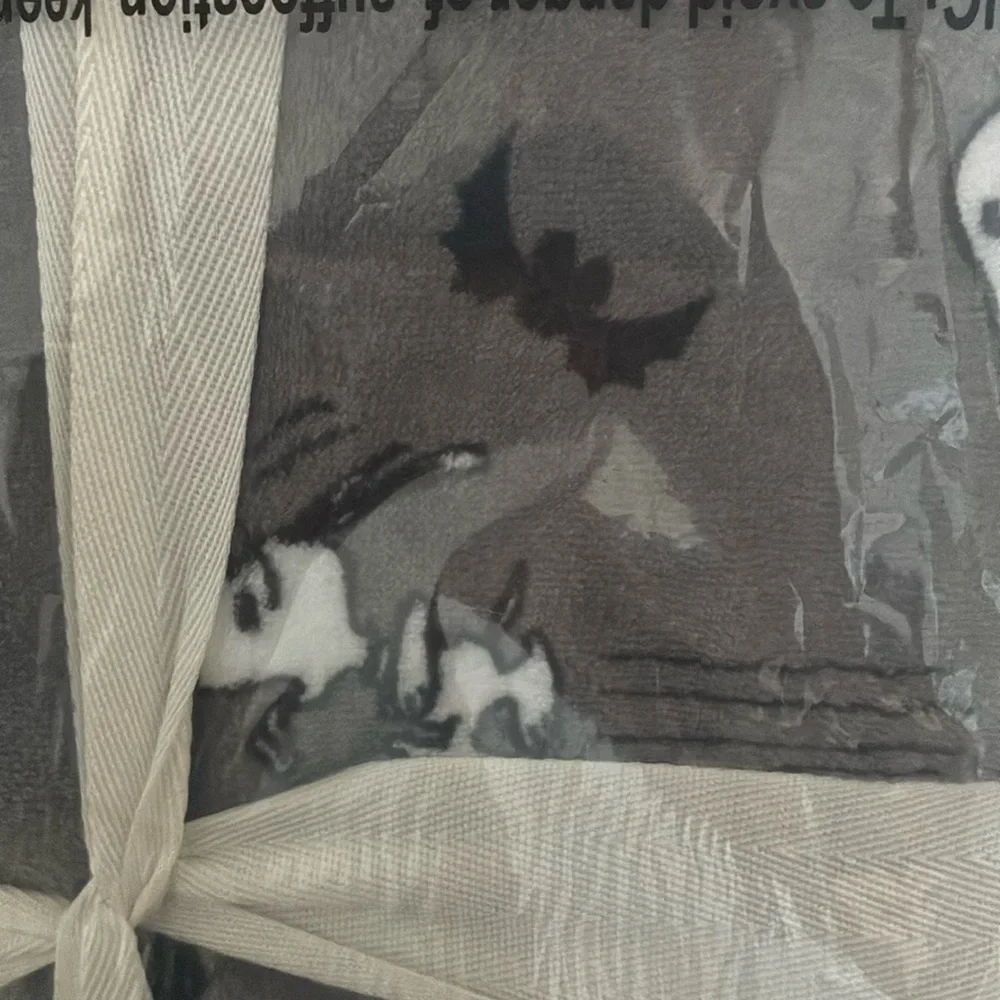 NWT-BERKSHIRE- Peanuts- Snoopy- Halloween- Gray VelvetSoft Blanket 55x70 👻🎃🦇